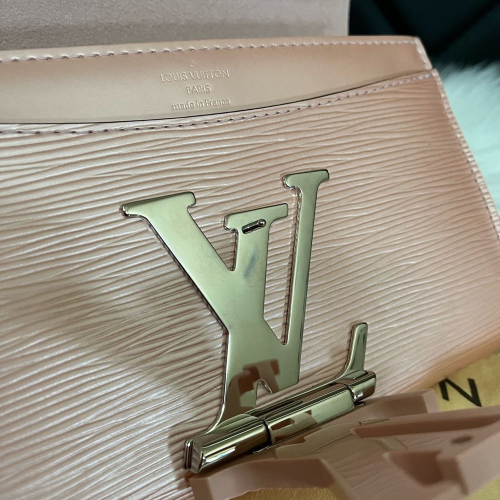 Louis Vuitton Louise Epi Leather PM Bag in Rose Claire / Light Pink - Picture 8 of 12